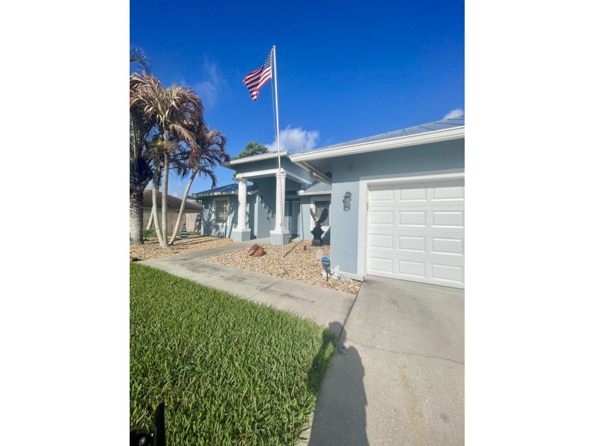 Shows like a model. Absolutely immaculate custom home with large - photo 8