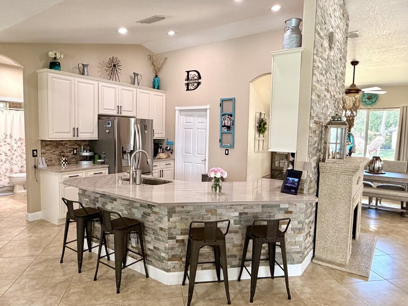 Shows like a model. Absolutely immaculate custom home with large - photo 10