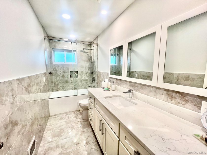 Fully updated Hi-Ranch with 4 bedrooms and 3 full bathrooms - photo 11