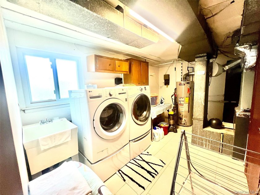Fully updated Hi-Ranch with 4 bedrooms and 3 full bathrooms - photo 14