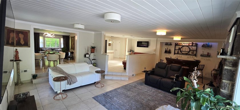 Single family home with five bedrooms, four bathrooms living - photo 9