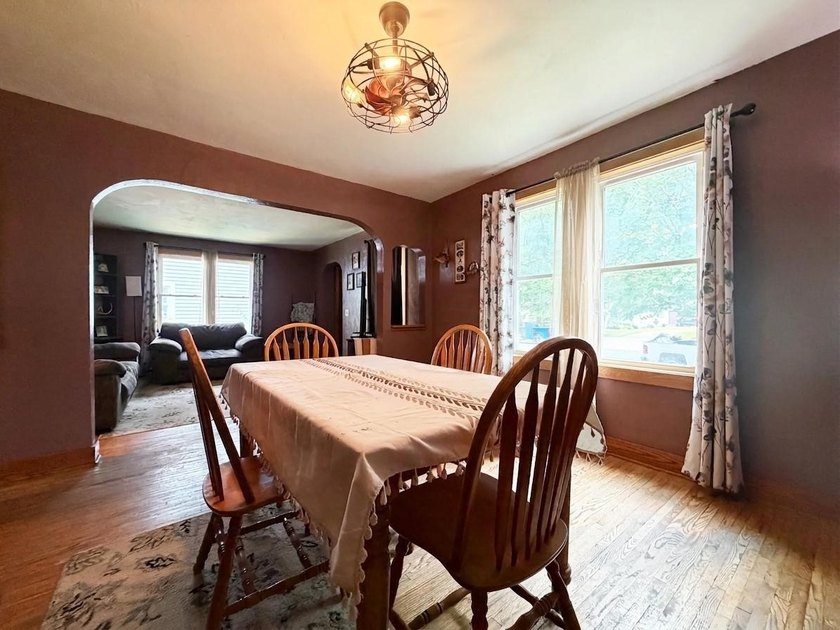 Welcome home to this charming 3-bedroom, 1.5-bath property - photo 8