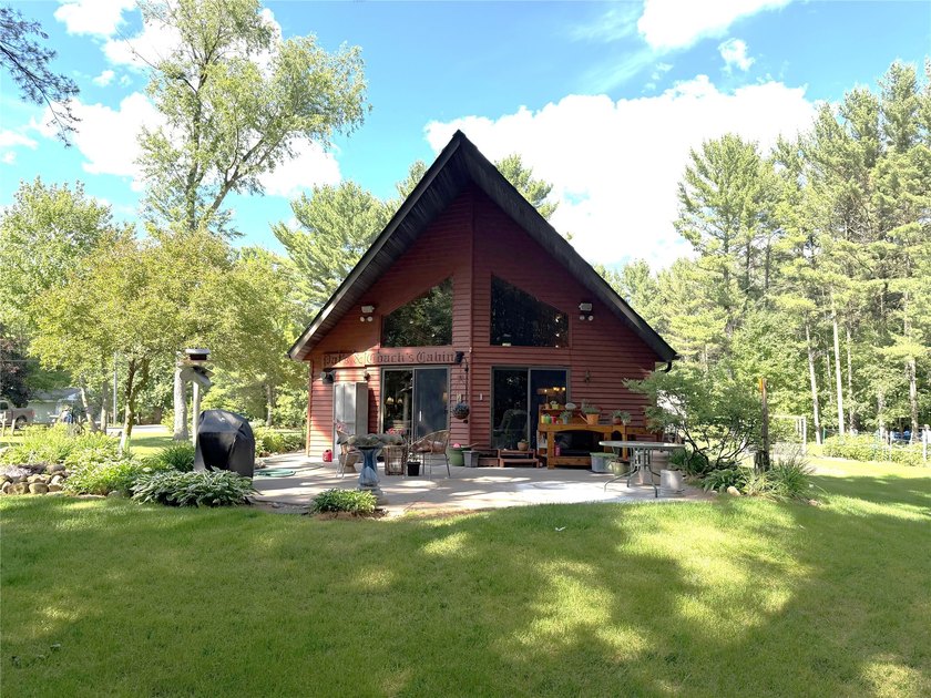 Custom-built open-concept home in the desirable Tainter Lake - photo 2