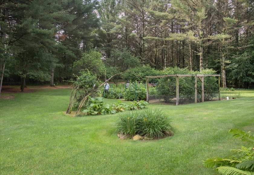 Custom-built open-concept home in the desirable Tainter Lake - photo 10