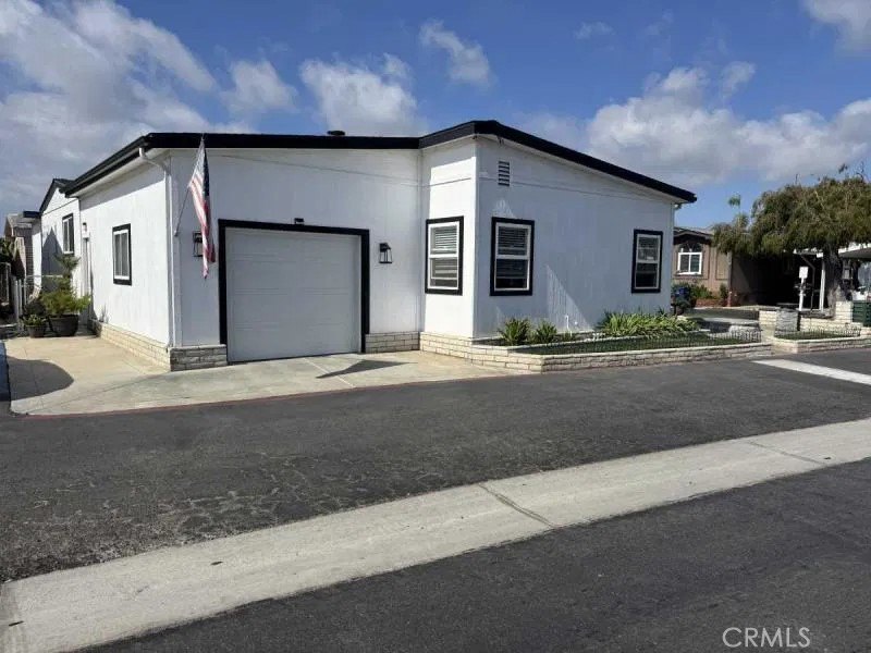This is the one!!! Huntington by the Sea gated community across - photo 2