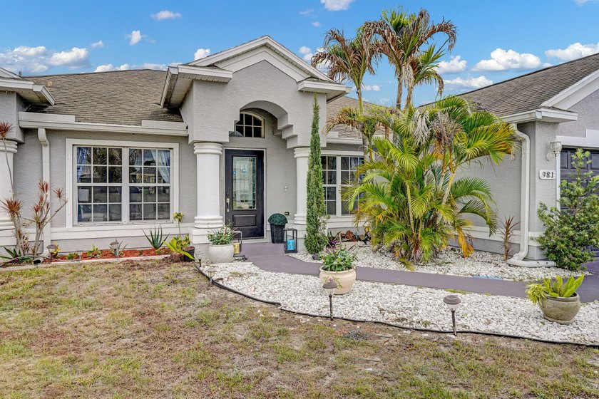 All the room you will ever need ! This immaculate CONCRETE BLOCK - photo 11