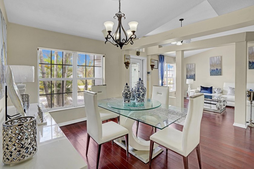 All the room you will ever need ! This immaculate CONCRETE BLOCK - photo 14