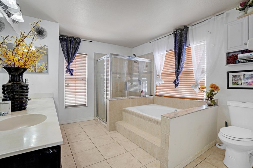 All the room you will ever need ! This immaculate CONCRETE BLOCK - photo 30