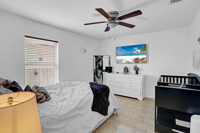 All the room you will ever need ! This immaculate CONCRETE BLOCK - photo 33