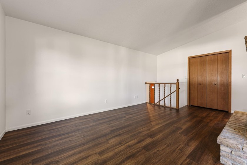 Looking for a move in ready home? This updated split level is - photo 8