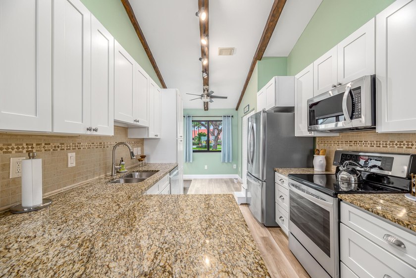 DIRECT WATERFRONT Villa with spectacular river views (Per FEMA - photo 9