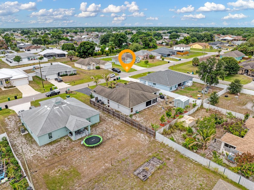 All the room you will ever need ! This immaculate CONCRETE BLOCK - photo 42