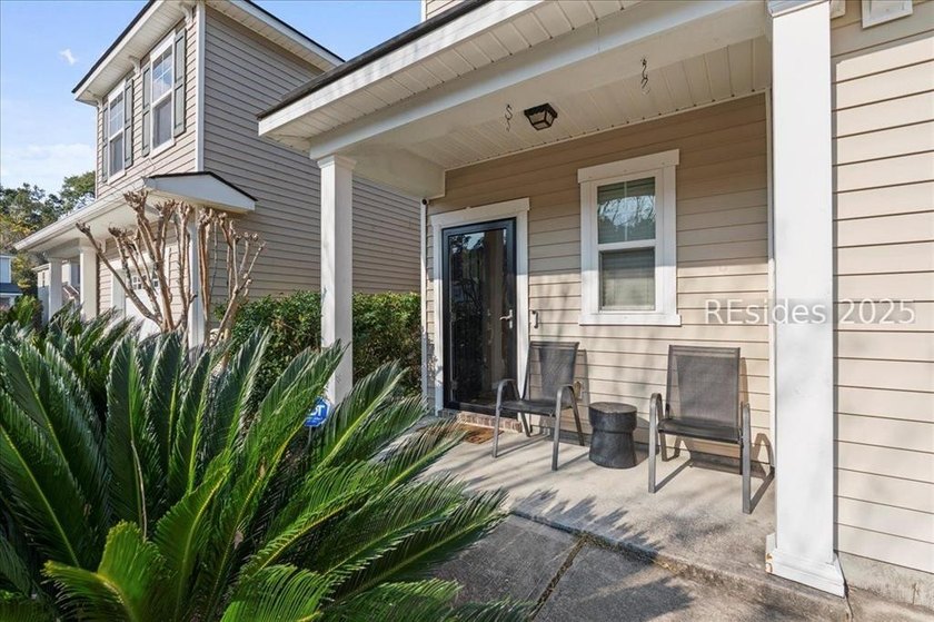 A rare listing in Palmetto Pointe Towns. This home features 4 - photo 3