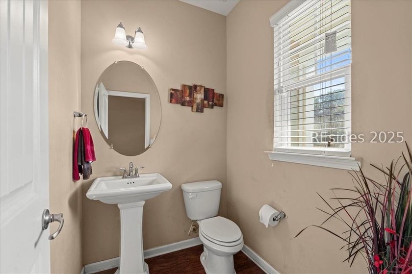 A rare listing in Palmetto Pointe Towns. This home features 4 - photo 5