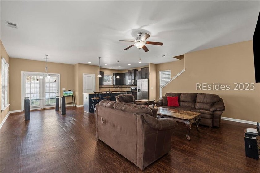 A rare listing in Palmetto Pointe Towns. This home features 4 - photo 6
