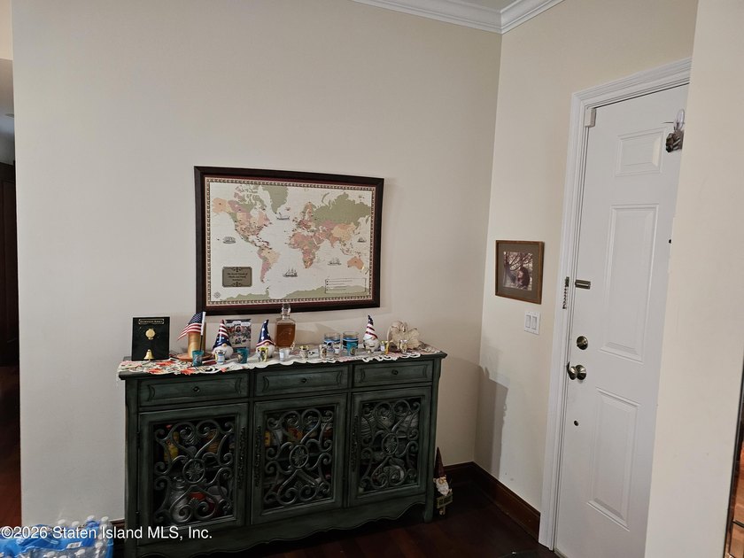 Convenient location. Lovely Condo with a nice layout! Over 1100 - photo 3