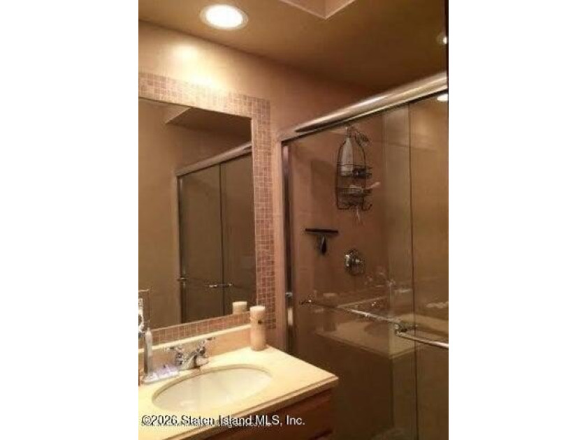 Convenient location. Lovely Condo with a nice layout! Over 1100 - photo 10
