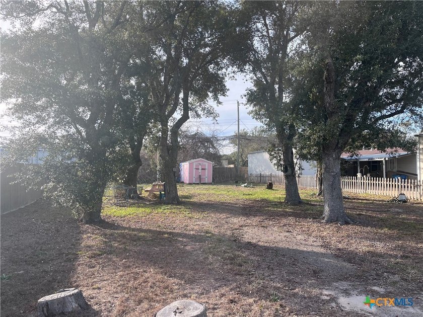 This beautiful property in the quiet, family friendly Oak - photo 4
