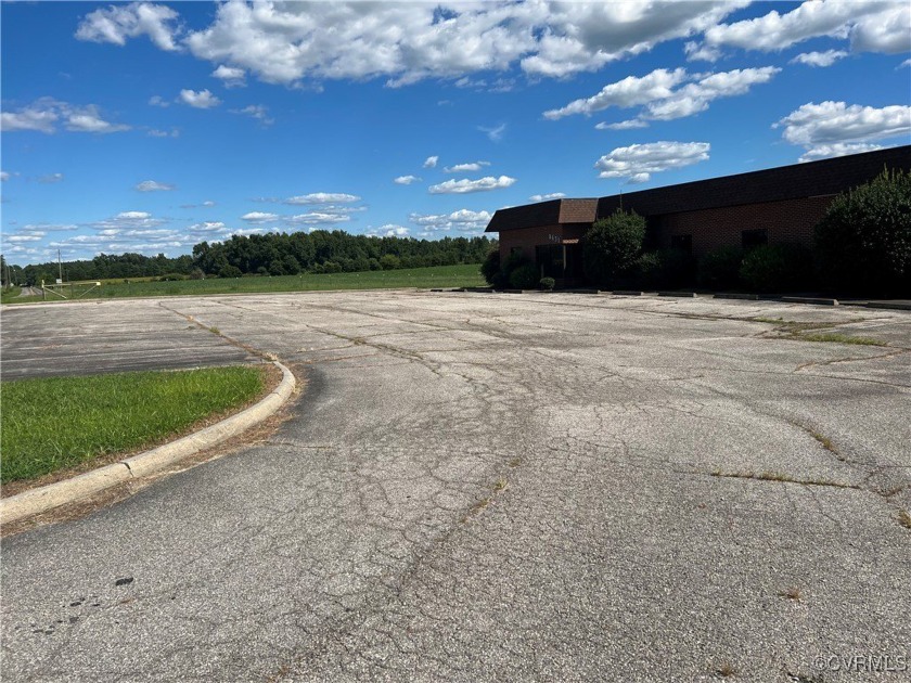 OWNER FINANCING !Commercial/industrial building with lots of - photo 5