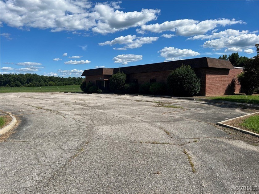 OWNER FINANCING !Commercial/industrial building with lots of - photo 6