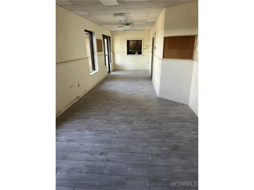 OWNER FINANCING !Commercial/industrial building with lots of - photo 9