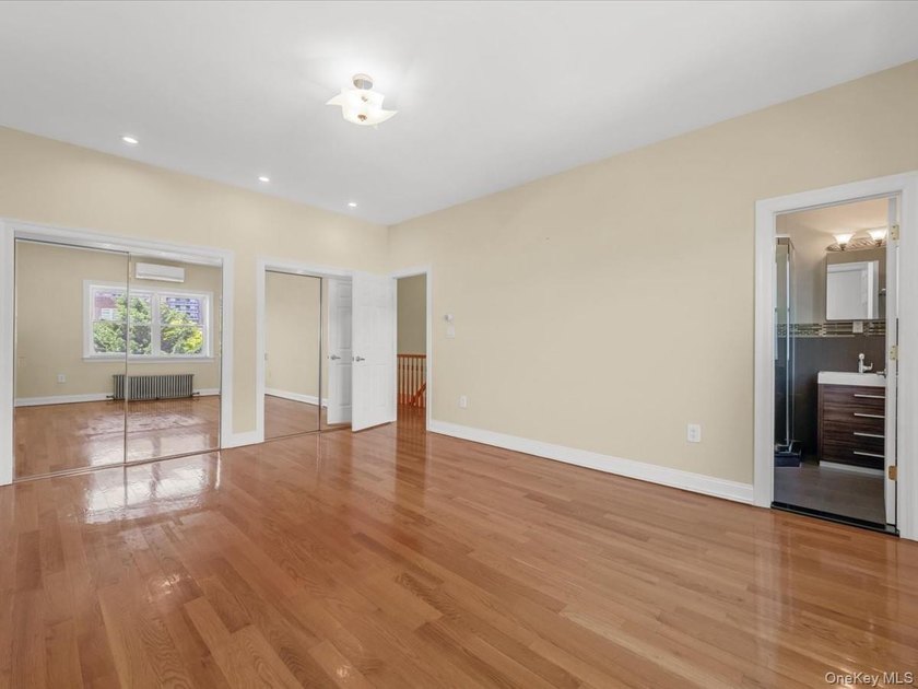 First time on the market. Move-in ready brick single-family home - photo 13