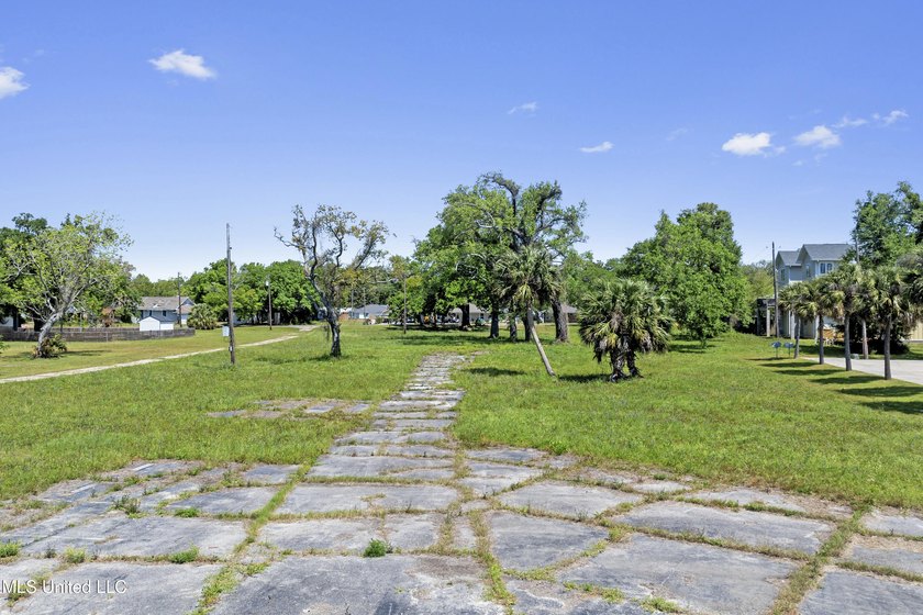 Great Beachfront property located in a high-density Zoning (T-6 - photo 20