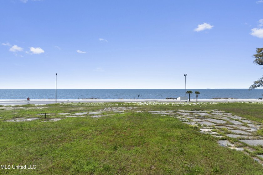Great Beachfront property located in a high-density Zoning (T-6 - photo 23