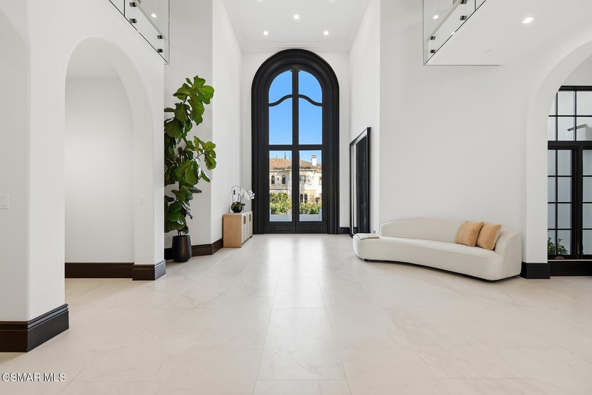 THE premier trophy estate with a prime location in the ultra - photo 6