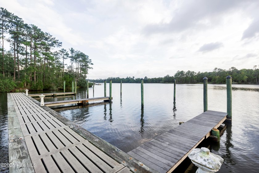 Located in The Cloisters, a waterfront community approximately - photo 25