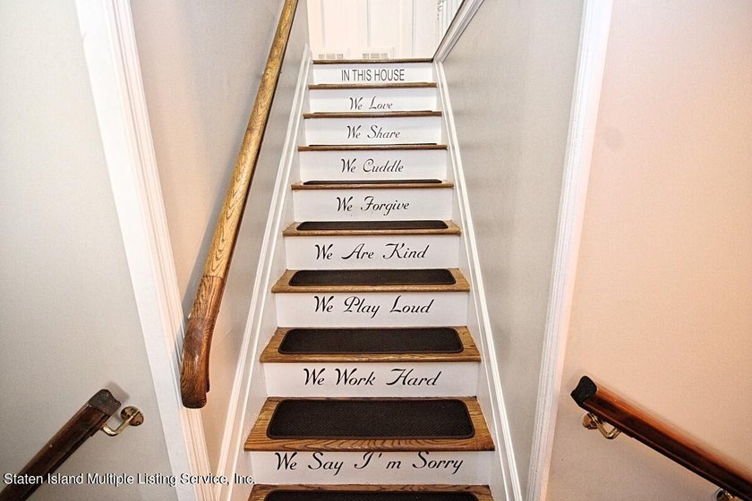 AMAZING OPPORTUNITY TO OWN THIS STUNNNING HOME! Step into this - photo 5
