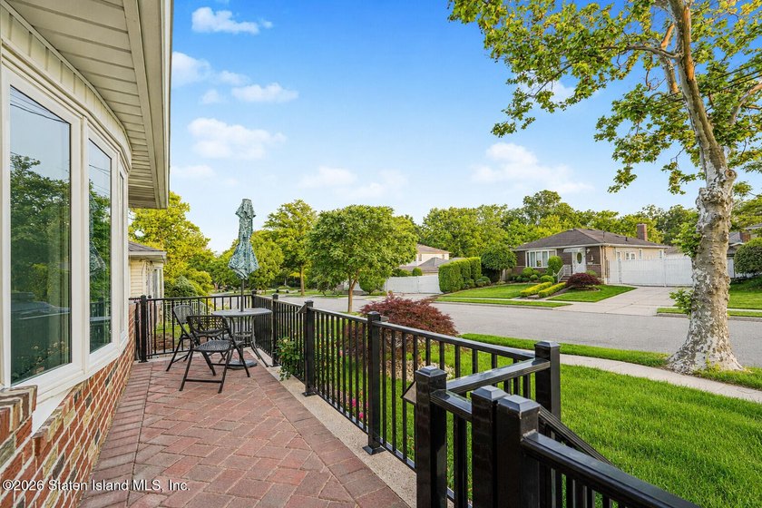 Located on a beautiful tree lined street in the heart of Oakwood - photo 3