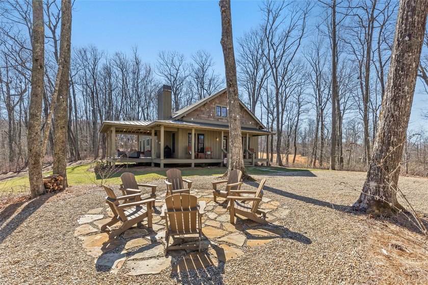 Nestled in the heart of Chinquapin, this charming three-bedroom - photo 7