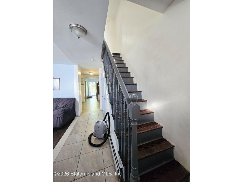 ALL BRICK SINGLE FAMILY 4 BEDROOM, 3 BATHROOM. RENOVATED IN 2021 - photo 8