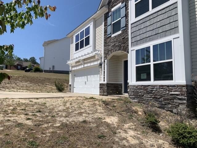 Welcome home to 699 Gladiolus Drive! Nestled on a fantastic 0 - photo 4