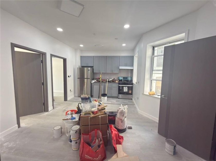 Prime Bay Ridge Investment Opportunity! Well-maintained solid - photo 3