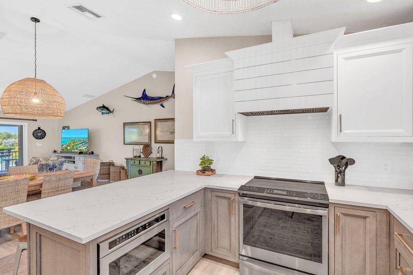 Welcome to modern coastal living in the gem of the Florida Keys - photo 13