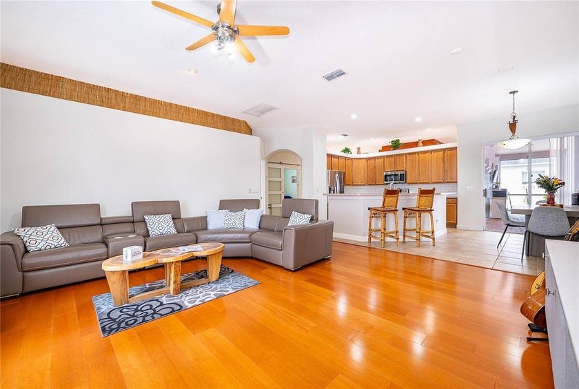 Under contract-accepting backup offers. Welcome to this - photo 13