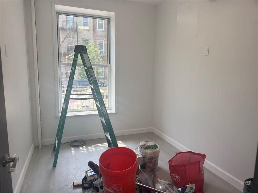 Prime Bay Ridge Investment Opportunity! Well-maintained solid - photo 5