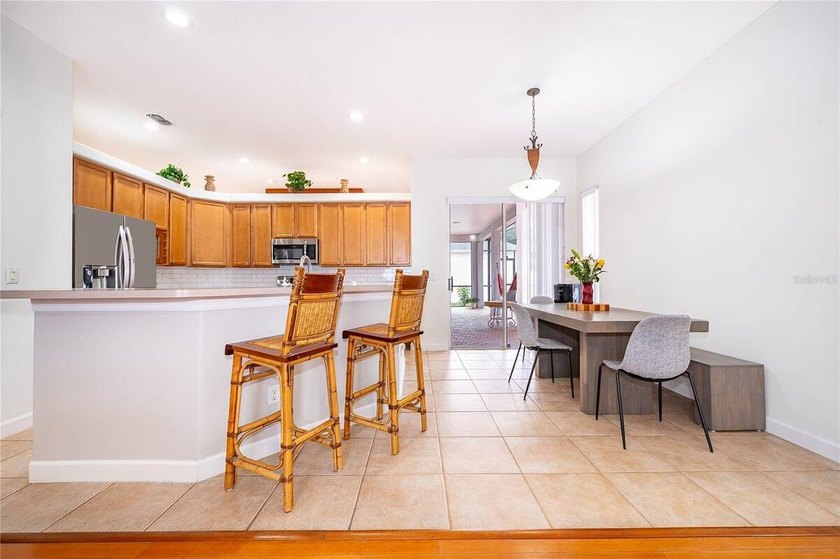 Under contract-accepting backup offers. Welcome to this - photo 15