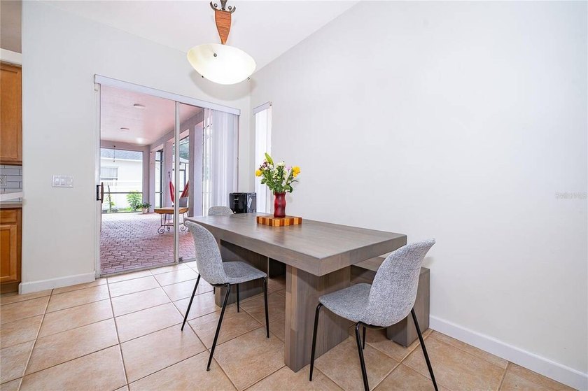Under contract-accepting backup offers. Welcome to this - photo 18