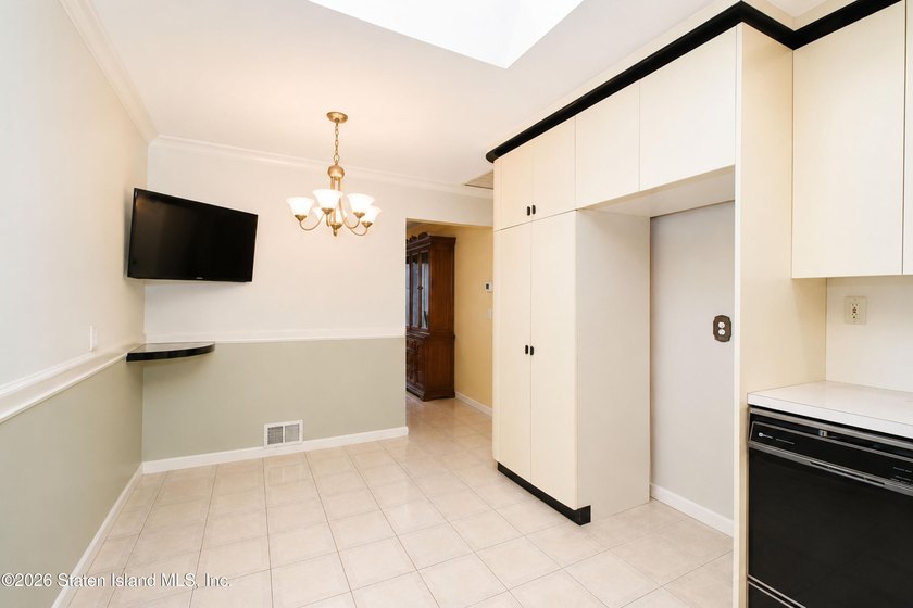 Location! Location! Location! Welcome to 799 Davis Avenue, a - photo 10
