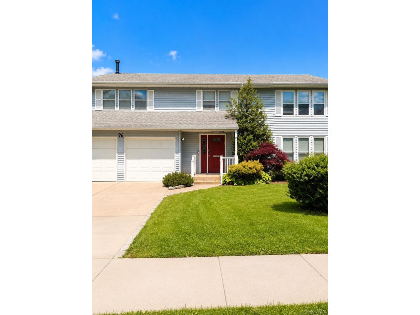 Move right into this beautifully renovated corner Colonial in - photo 2