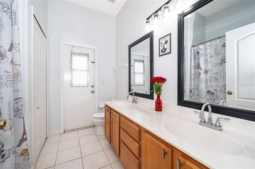Under contract-accepting backup offers. Welcome to this - photo 22