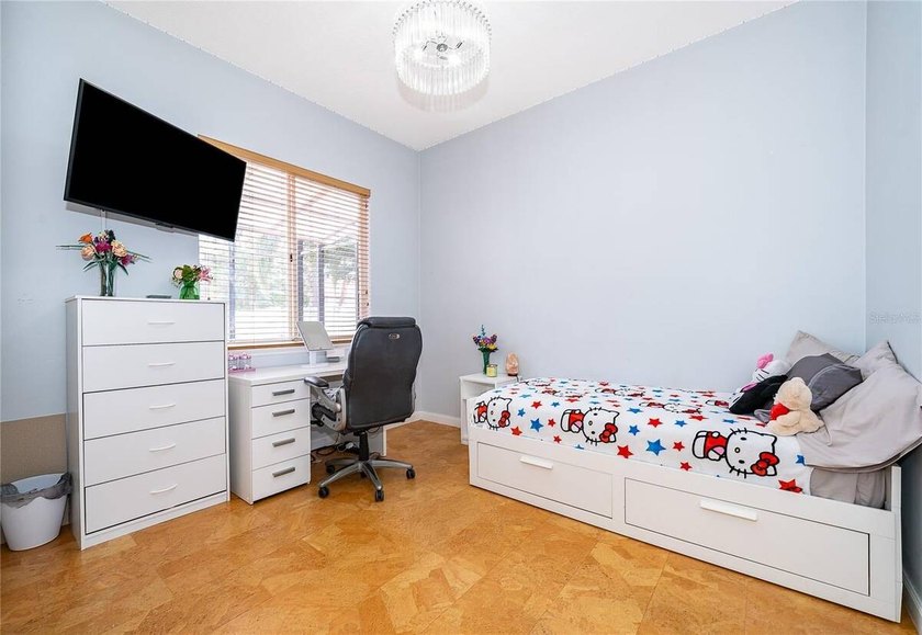 Under contract-accepting backup offers. Welcome to this - photo 23
