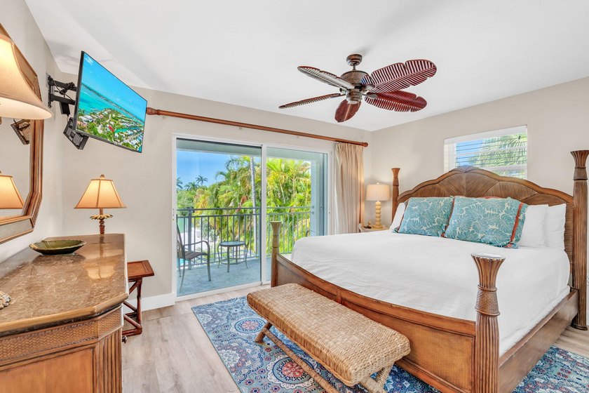 Welcome to modern coastal living in the gem of the Florida Keys - photo 26