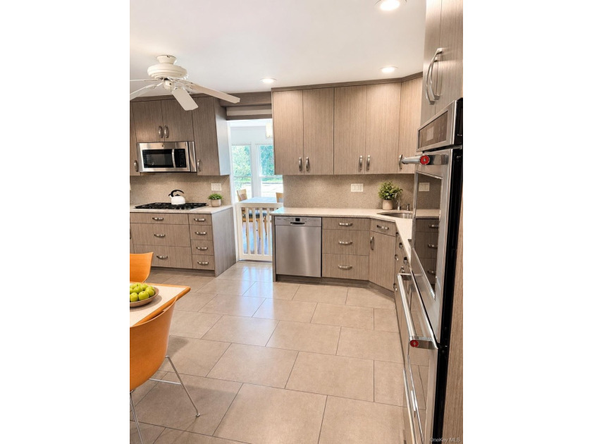 Move right into this beautifully renovated corner Colonial in - photo 7