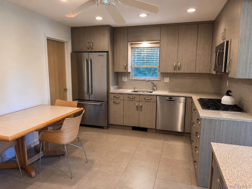 Move right into this beautifully renovated corner Colonial in - photo 8
