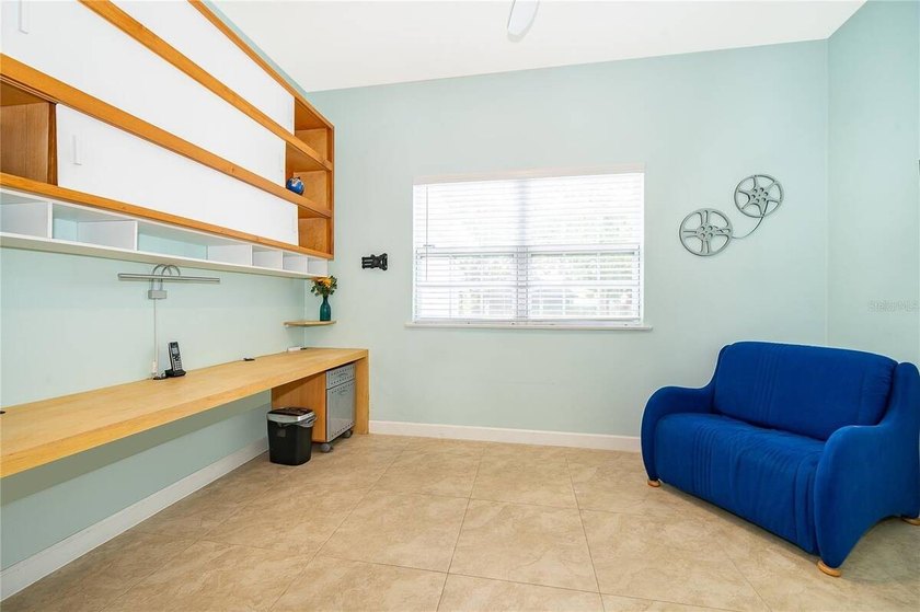 Under contract-accepting backup offers. Welcome to this - photo 28