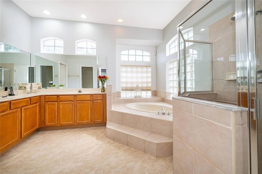 Under contract-accepting backup offers. Welcome to this - photo 30